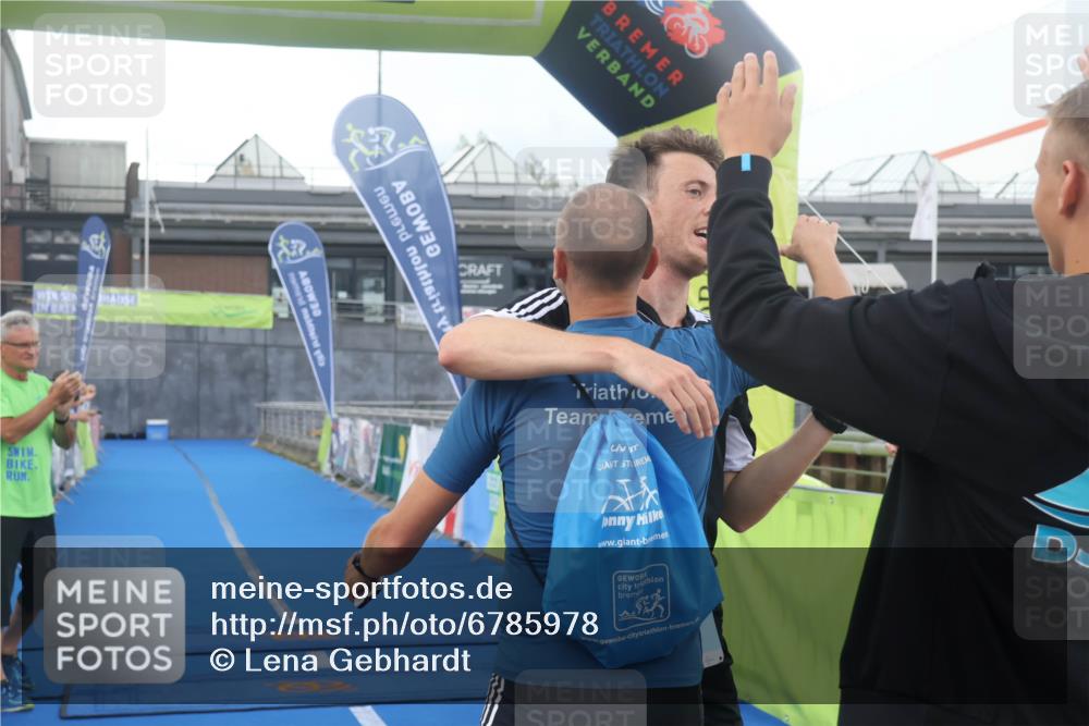 11.08.2024 - GEWOBA Citytriathlon Bremen Lena Gebhardt http://msf.ph/oto/6785978 11.08.2024 11:03:02 Ziel 63, 72 meine-sportfotos.de