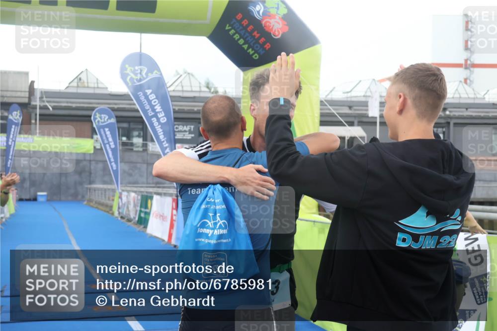 11.08.2024 - GEWOBA Citytriathlon Bremen Lena Gebhardt http://msf.ph/oto/6785981 11.08.2024 11:03:02 Ziel 63, 72 meine-sportfotos.de