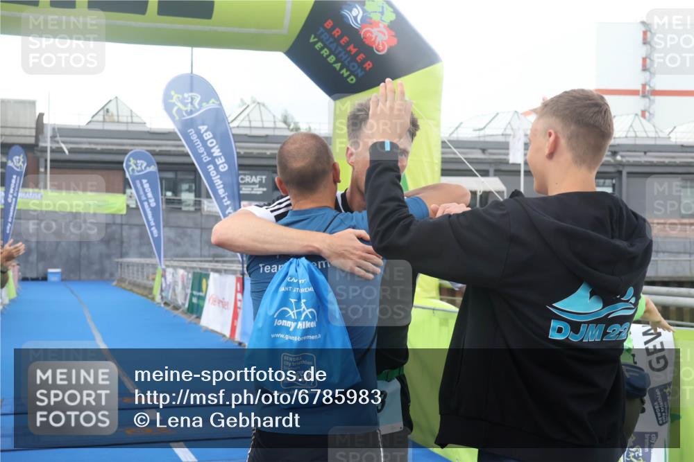 11.08.2024 - GEWOBA Citytriathlon Bremen Lena Gebhardt http://msf.ph/oto/6785983 11.08.2024 11:03:03 Ziel 63, 72 meine-sportfotos.de