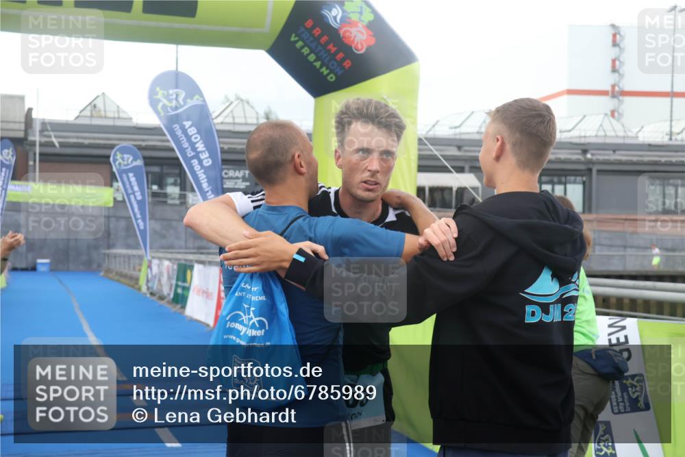 11.08.2024 - GEWOBA Citytriathlon Bremen Lena Gebhardt http://msf.ph/oto/6785989 11.08.2024 11:03:03 Ziel 63, 72 meine-sportfotos.de