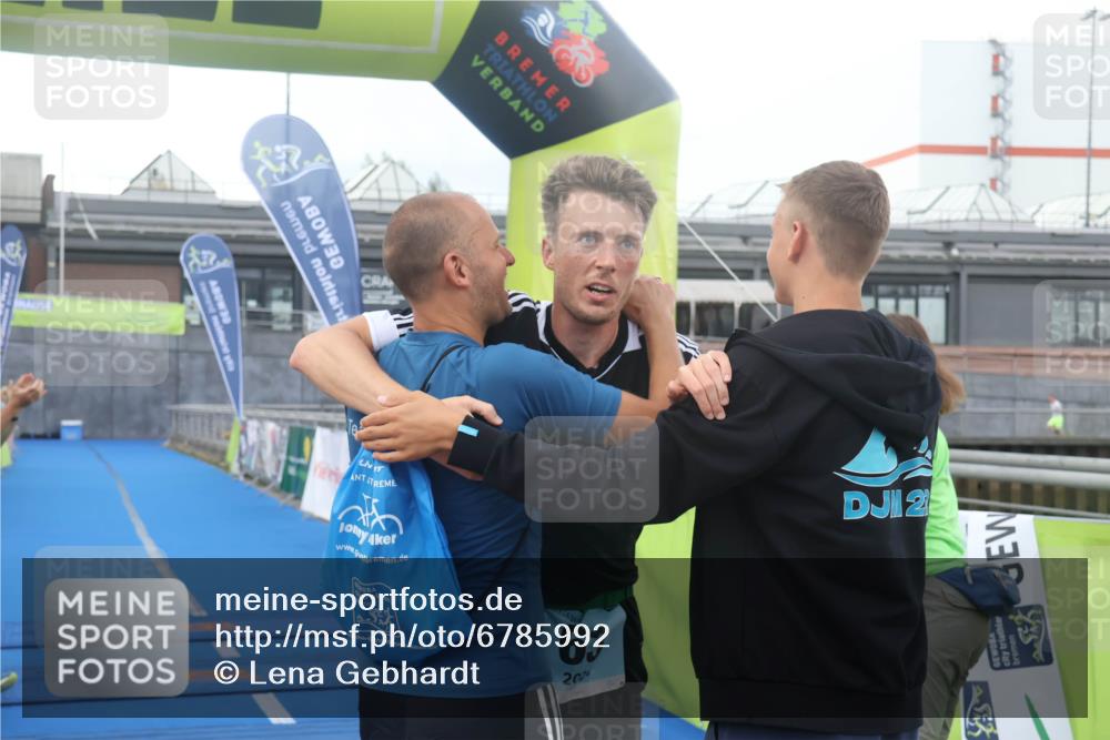 11.08.2024 - GEWOBA Citytriathlon Bremen Lena Gebhardt http://msf.ph/oto/6785992 11.08.2024 11:03:03 Ziel 63, 72 meine-sportfotos.de