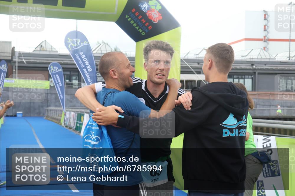 11.08.2024 - GEWOBA Citytriathlon Bremen Lena Gebhardt http://msf.ph/oto/6785994 11.08.2024 11:03:03 Ziel 63, 72 meine-sportfotos.de