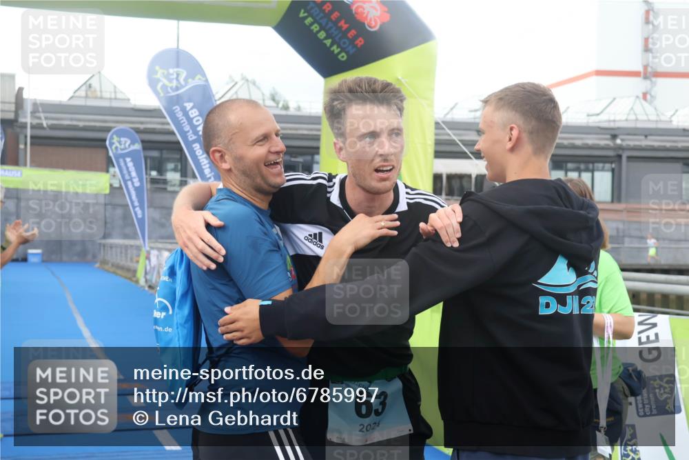 11.08.2024 - GEWOBA Citytriathlon Bremen Lena Gebhardt http://msf.ph/oto/6785997 11.08.2024 11:03:04 Ziel 63 meine-sportfotos.de