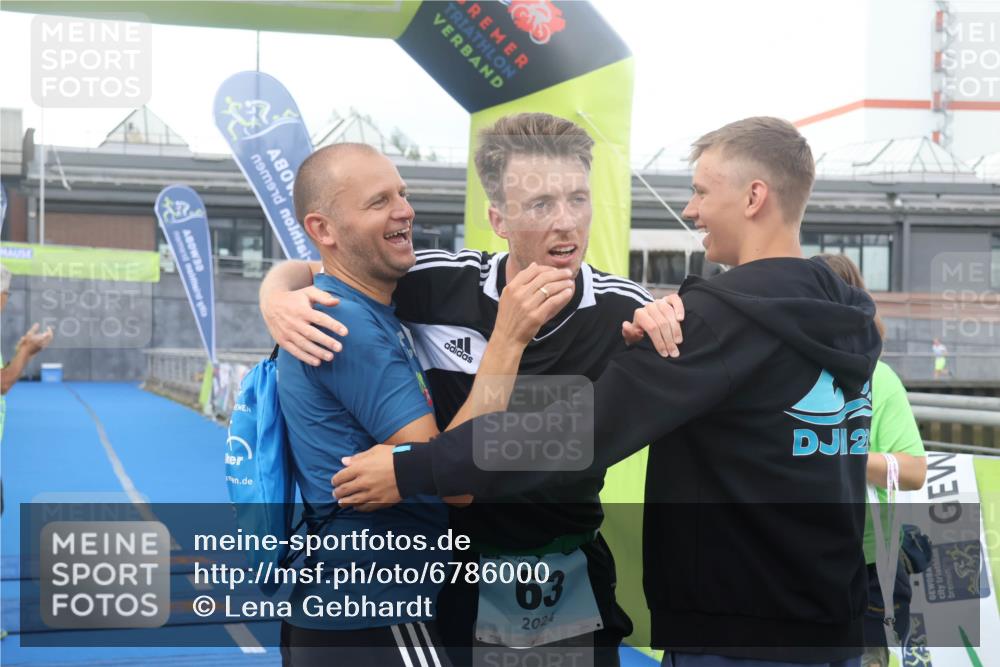 11.08.2024 - GEWOBA Citytriathlon Bremen Lena Gebhardt http://msf.ph/oto/6786000 11.08.2024 11:03:04 Ziel 63 meine-sportfotos.de