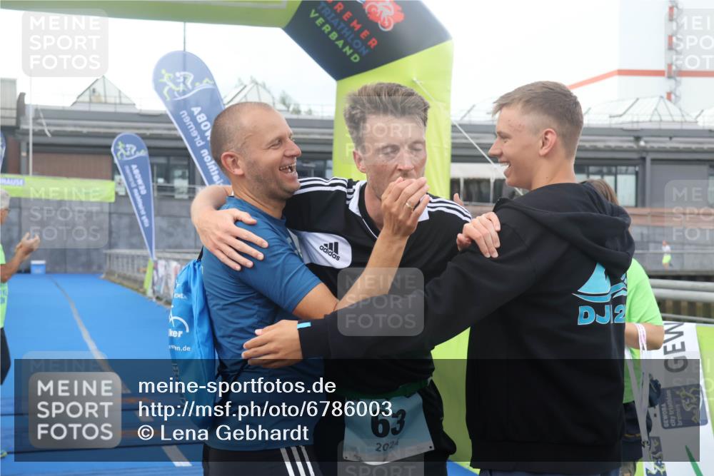 11.08.2024 - GEWOBA Citytriathlon Bremen Lena Gebhardt http://msf.ph/oto/6786003 11.08.2024 11:03:04 Ziel 63 meine-sportfotos.de
