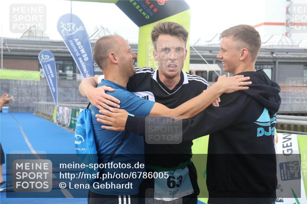 11.08.2024 - GEWOBA Citytriathlon Bremen Lena Gebhardt http://msf.ph/oto/6786005 11.08.2024 11:03:04 Ziel 63 meine-sportfotos.de