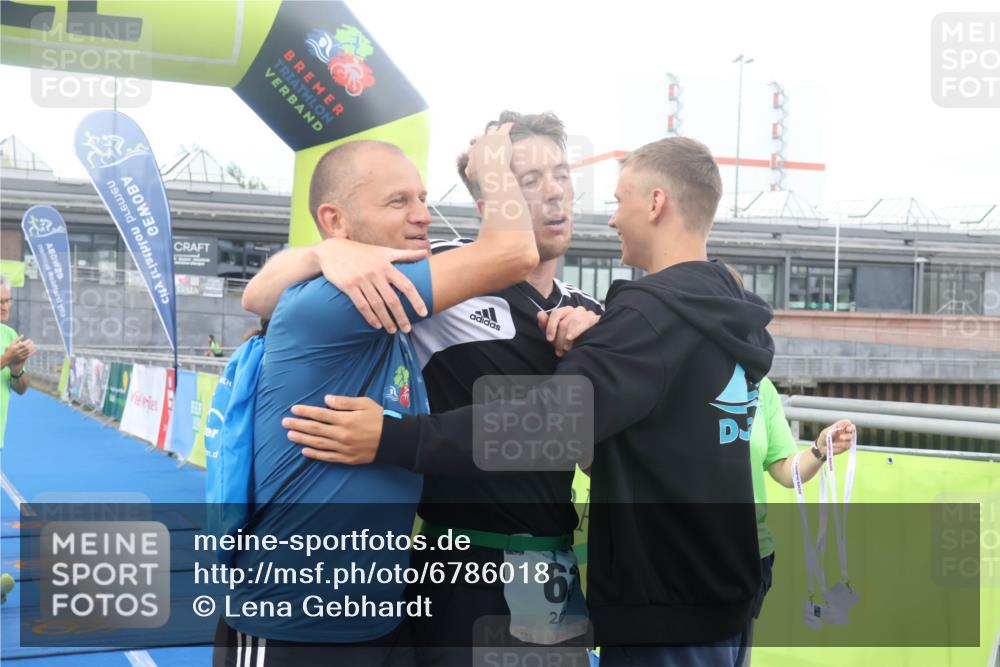 11.08.2024 - GEWOBA Citytriathlon Bremen Lena Gebhardt http://msf.ph/oto/6786018 11.08.2024 11:03:05 Ziel  meine-sportfotos.de