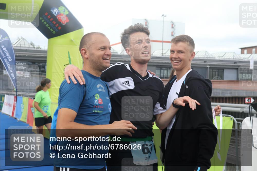 11.08.2024 - GEWOBA Citytriathlon Bremen Lena Gebhardt http://msf.ph/oto/6786026 11.08.2024 11:03:06 Ziel  meine-sportfotos.de