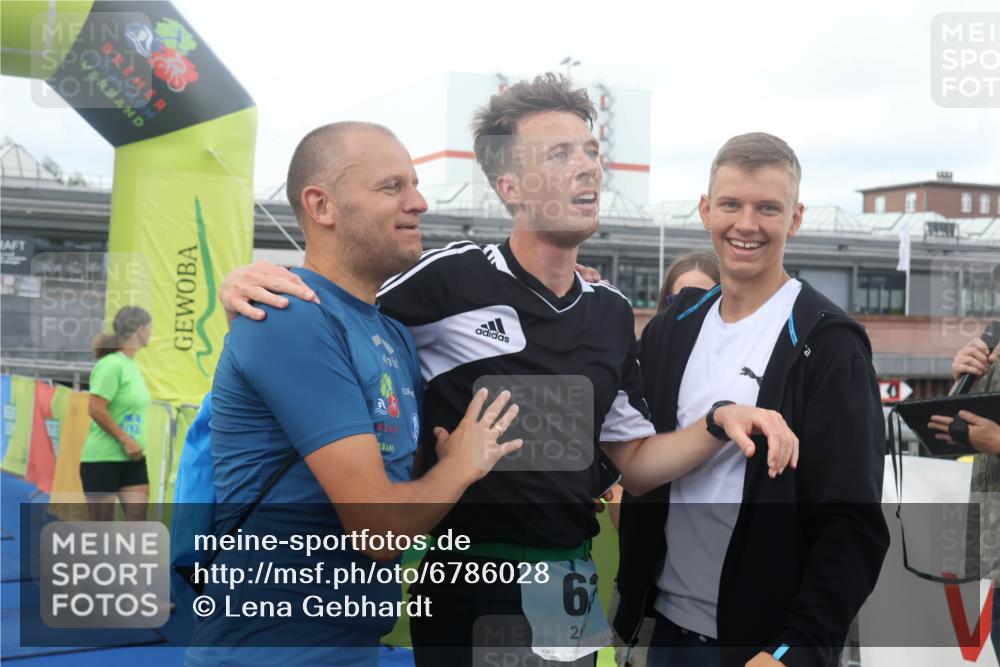 11.08.2024 - GEWOBA Citytriathlon Bremen Lena Gebhardt http://msf.ph/oto/6786028 11.08.2024 11:03:06 Ziel  meine-sportfotos.de