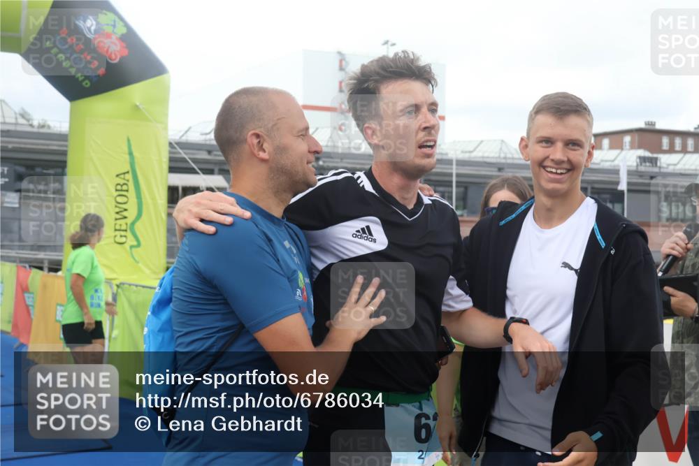 11.08.2024 - GEWOBA Citytriathlon Bremen Lena Gebhardt http://msf.ph/oto/6786034 11.08.2024 11:03:06 Ziel  meine-sportfotos.de