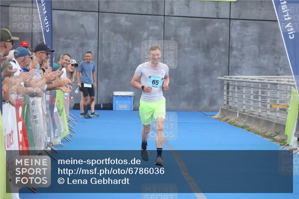 11.08.2024 - GEWOBA Citytriathlon Bremen Lena Gebhardt http://msf.ph/oto/6786036 11.08.2024 11:03:18 Ziel 65 meine-sportfotos.de