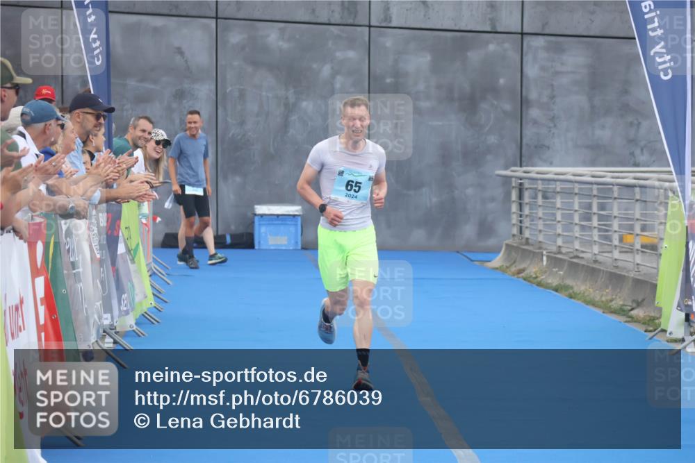11.08.2024 - GEWOBA Citytriathlon Bremen Lena Gebhardt http://msf.ph/oto/6786039 11.08.2024 11:03:18 Ziel 65 meine-sportfotos.de