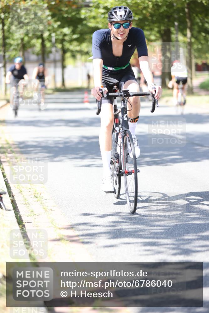 11.08.2024 - GEWOBA Citytriathlon Bremen H.Heesch http://msf.ph/oto/6786040 11.08.2024 13:11:24 Radfahren 212, 217, 223, 233, 262, 278, 282, 308, 311, 315, 324, 337, 426, 428, 459, 474, 518, 538, 542 meine-sportfotos.de