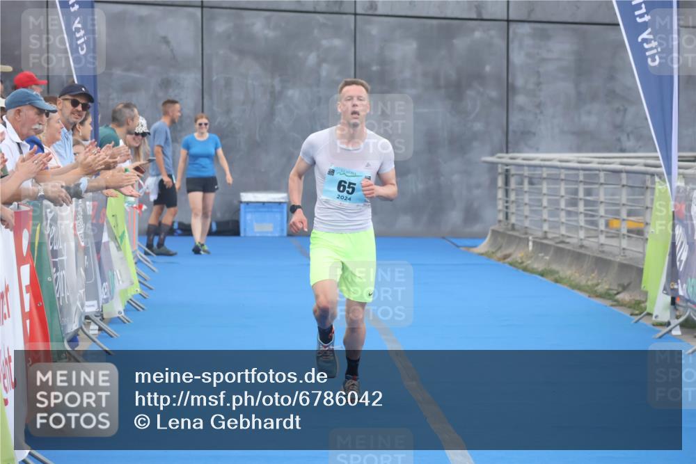 11.08.2024 - GEWOBA Citytriathlon Bremen Lena Gebhardt http://msf.ph/oto/6786042 11.08.2024 11:03:18 Ziel 65 meine-sportfotos.de