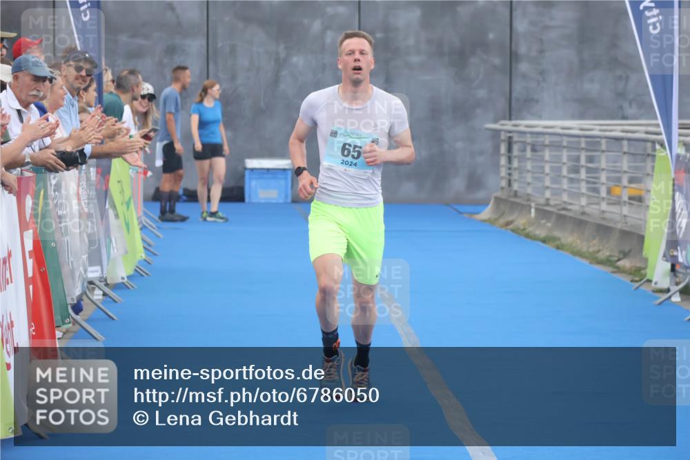 11.08.2024 - GEWOBA Citytriathlon Bremen Lena Gebhardt http://msf.ph/oto/6786050 11.08.2024 11:03:19 Ziel 65 meine-sportfotos.de