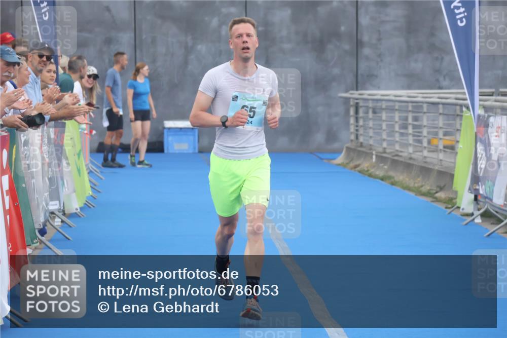 11.08.2024 - GEWOBA Citytriathlon Bremen Lena Gebhardt http://msf.ph/oto/6786053 11.08.2024 11:03:19 Ziel 65 meine-sportfotos.de