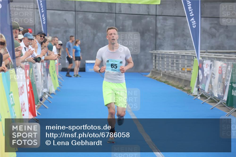 11.08.2024 - GEWOBA Citytriathlon Bremen Lena Gebhardt http://msf.ph/oto/6786058 11.08.2024 11:03:20 Ziel 65 meine-sportfotos.de