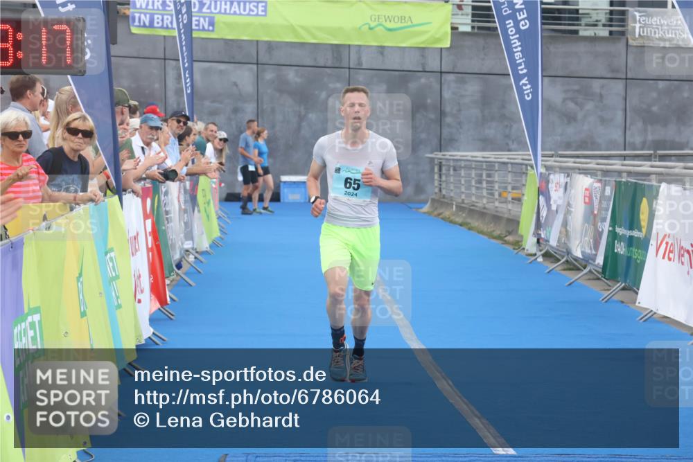 11.08.2024 - GEWOBA Citytriathlon Bremen Lena Gebhardt http://msf.ph/oto/6786064 11.08.2024 11:03:20 Ziel 65 meine-sportfotos.de