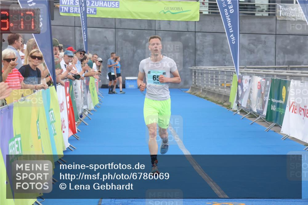 11.08.2024 - GEWOBA Citytriathlon Bremen Lena Gebhardt http://msf.ph/oto/6786069 11.08.2024 11:03:21 Ziel 65 meine-sportfotos.de