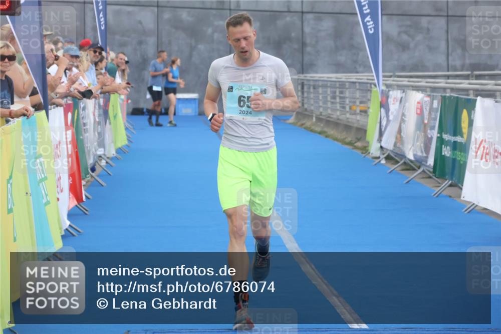 11.08.2024 - GEWOBA Citytriathlon Bremen Lena Gebhardt http://msf.ph/oto/6786074 11.08.2024 11:03:21 Ziel 65 meine-sportfotos.de