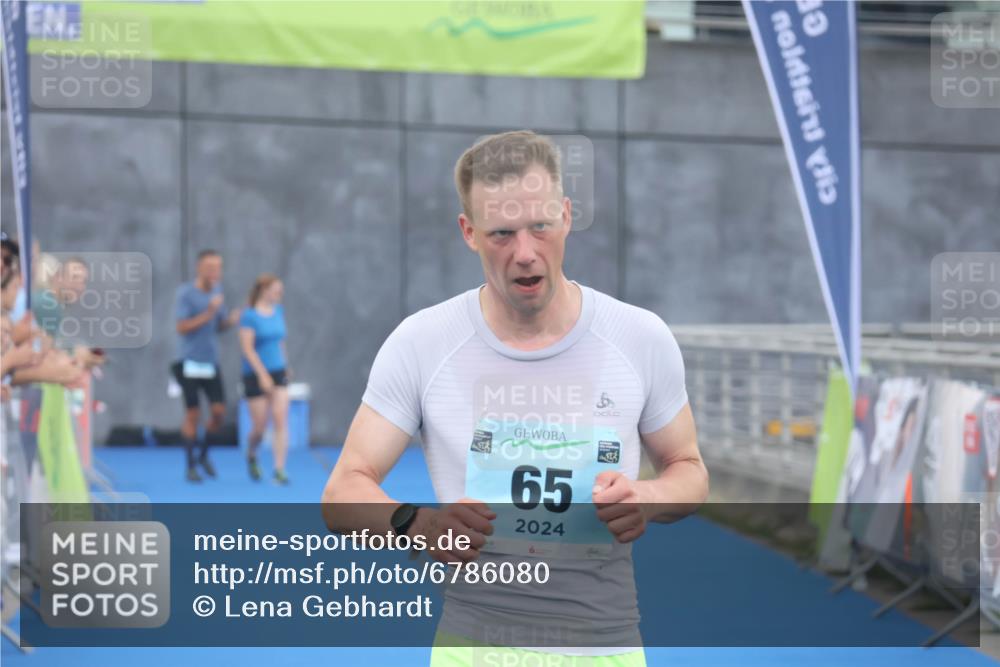 11.08.2024 - GEWOBA Citytriathlon Bremen Lena Gebhardt http://msf.ph/oto/6786080 11.08.2024 11:03:22 Ziel 65 meine-sportfotos.de