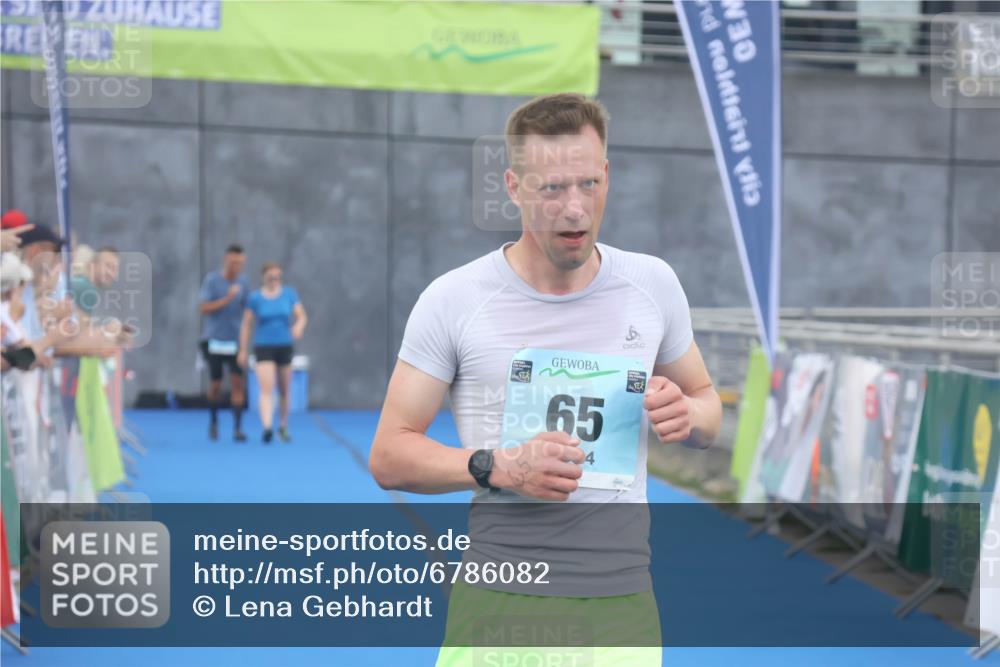 11.08.2024 - GEWOBA Citytriathlon Bremen Lena Gebhardt http://msf.ph/oto/6786082 11.08.2024 11:03:22 Ziel 65 meine-sportfotos.de