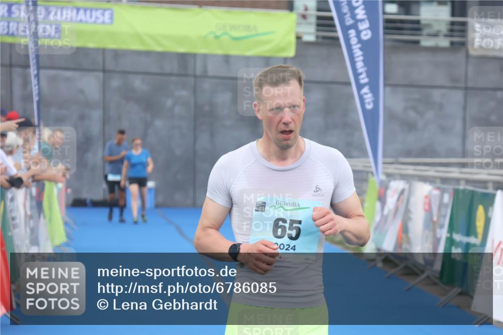 11.08.2024 - GEWOBA Citytriathlon Bremen Lena Gebhardt http://msf.ph/oto/6786085 11.08.2024 11:03:22 Ziel 65 meine-sportfotos.de