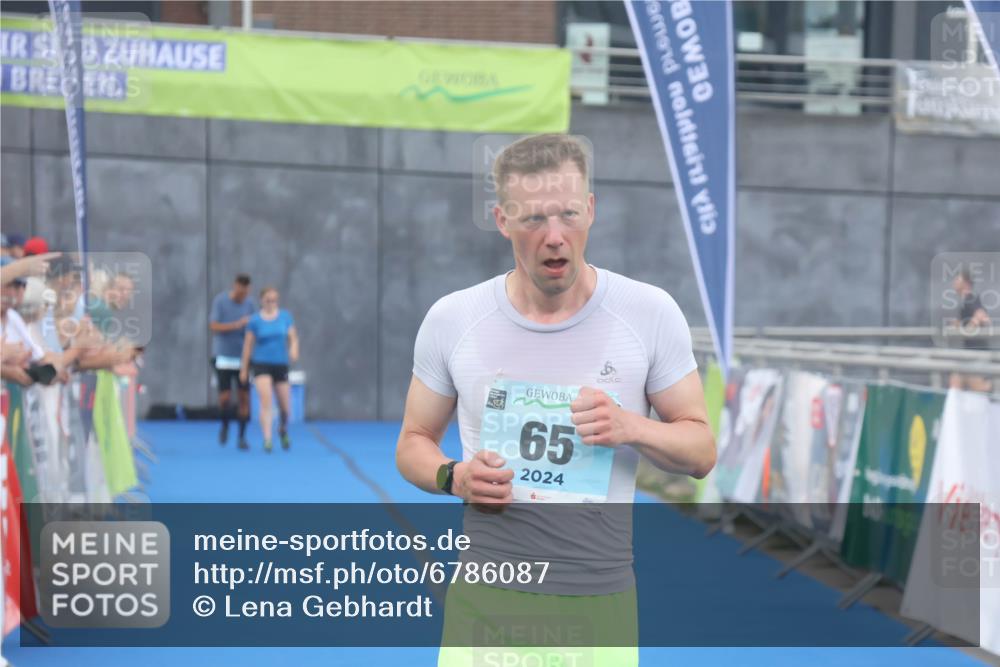 11.08.2024 - GEWOBA Citytriathlon Bremen Lena Gebhardt http://msf.ph/oto/6786087 11.08.2024 11:03:22 Ziel 65 meine-sportfotos.de