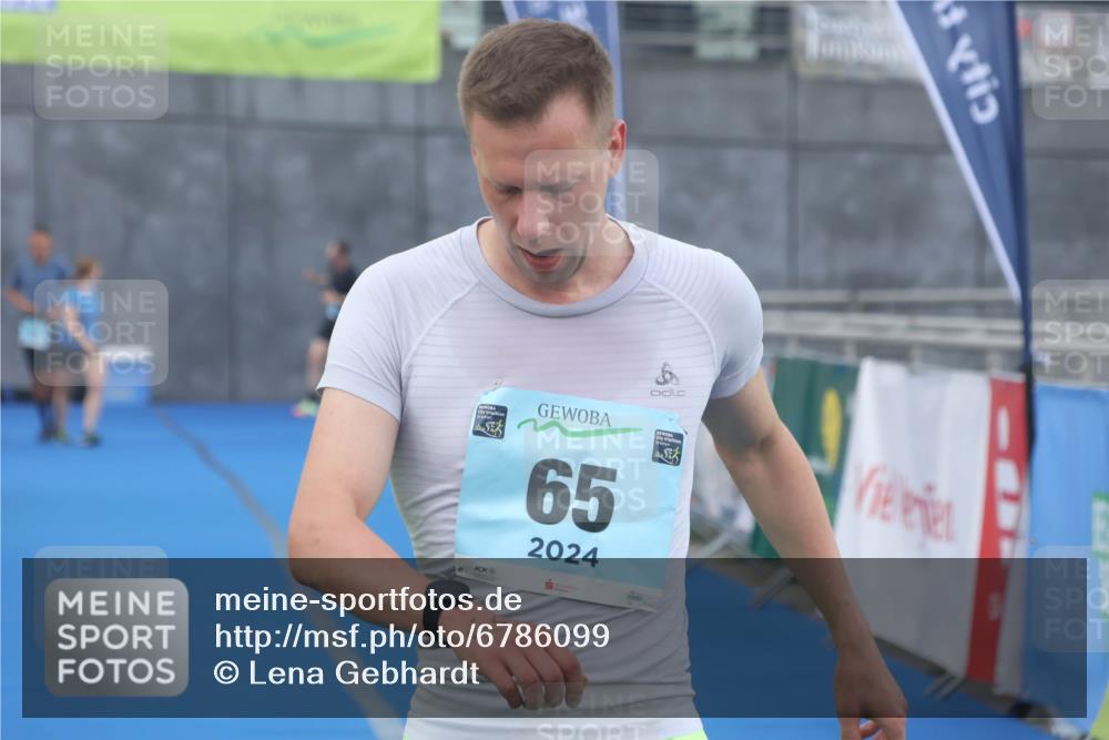 11.08.2024 - GEWOBA Citytriathlon Bremen Lena Gebhardt http://msf.ph/oto/6786099 11.08.2024 11:03:24 Ziel 65, 85 meine-sportfotos.de