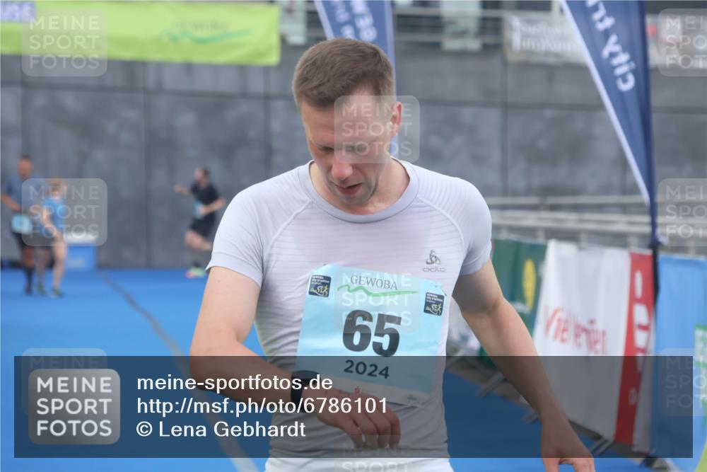 11.08.2024 - GEWOBA Citytriathlon Bremen Lena Gebhardt http://msf.ph/oto/6786101 11.08.2024 11:03:24 Ziel 65, 85 meine-sportfotos.de