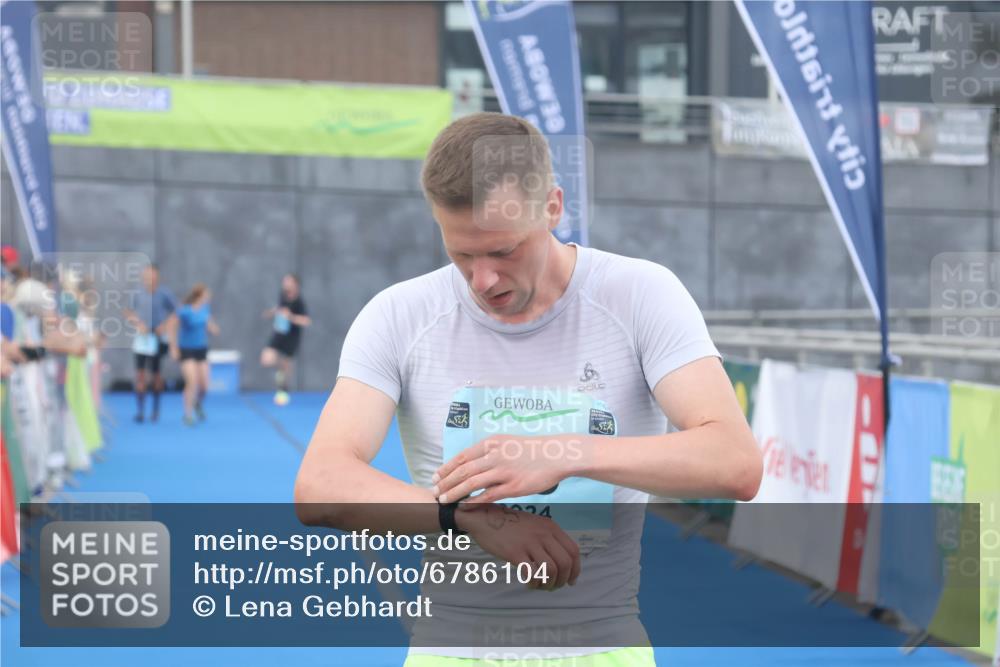 11.08.2024 - GEWOBA Citytriathlon Bremen Lena Gebhardt http://msf.ph/oto/6786104 11.08.2024 11:03:24 Ziel 65, 85 meine-sportfotos.de