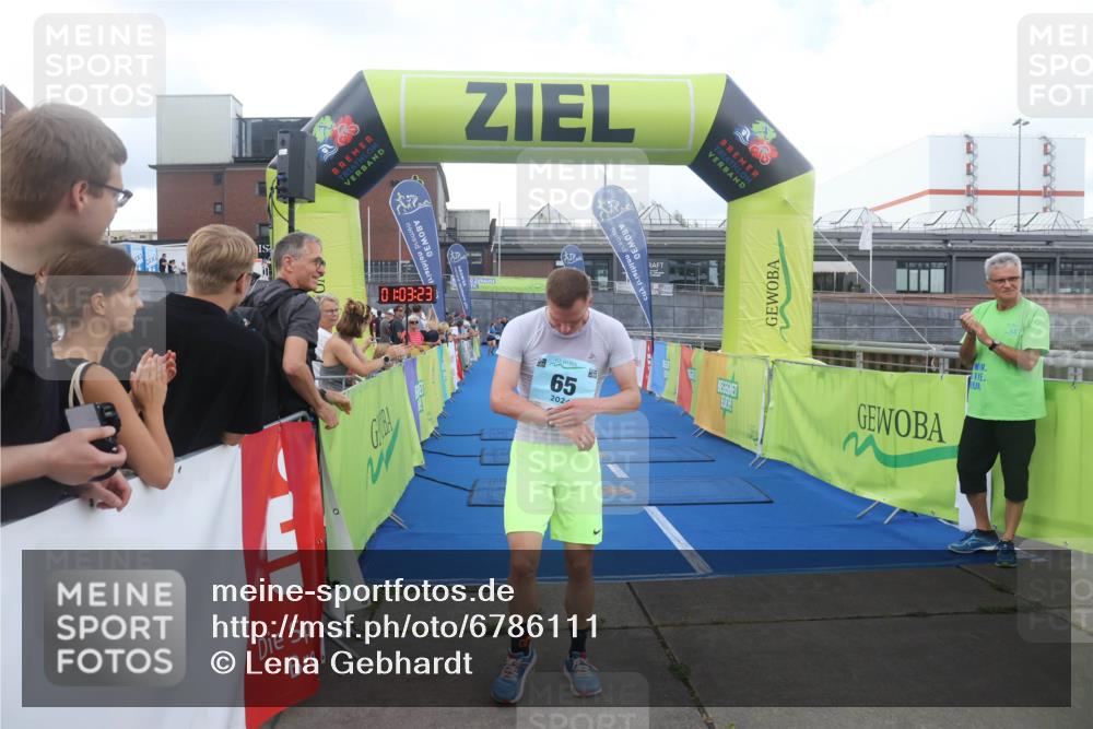 11.08.2024 - GEWOBA Citytriathlon Bremen Lena Gebhardt http://msf.ph/oto/6786111 11.08.2024 11:03:27 Ziel 65, 85 meine-sportfotos.de