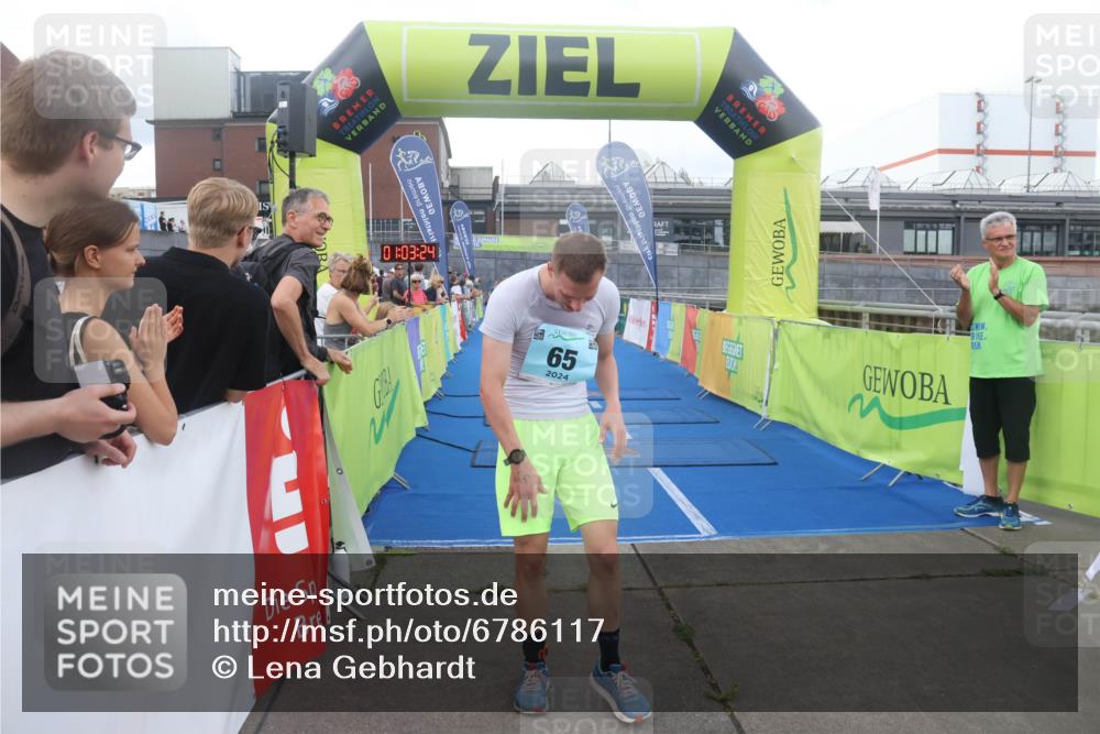 11.08.2024 - GEWOBA Citytriathlon Bremen Lena Gebhardt http://msf.ph/oto/6786117 11.08.2024 11:03:27 Ziel 65, 85 meine-sportfotos.de