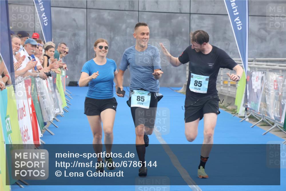 11.08.2024 - GEWOBA Citytriathlon Bremen Lena Gebhardt http://msf.ph/oto/6786144 11.08.2024 11:03:33 Ziel 85 meine-sportfotos.de