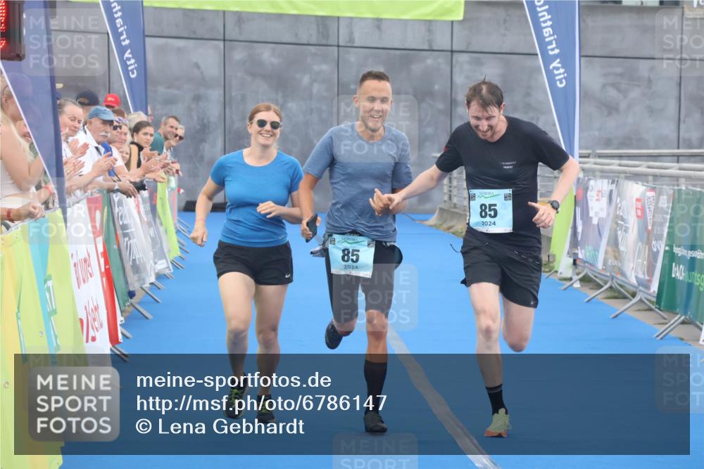 11.08.2024 - GEWOBA Citytriathlon Bremen Lena Gebhardt http://msf.ph/oto/6786147 11.08.2024 11:03:33 Ziel 85 meine-sportfotos.de