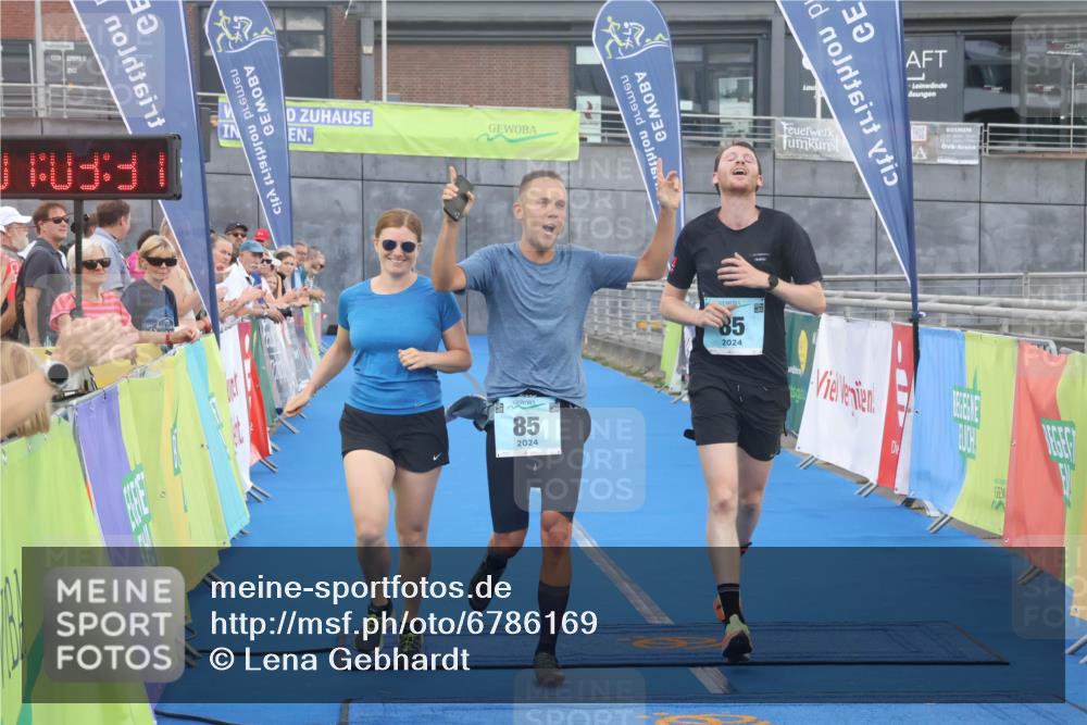 11.08.2024 - GEWOBA Citytriathlon Bremen Lena Gebhardt http://msf.ph/oto/6786169 11.08.2024 11:03:34 Ziel 85 meine-sportfotos.de