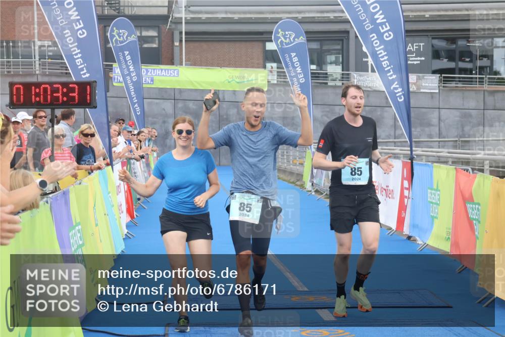 11.08.2024 - GEWOBA Citytriathlon Bremen Lena Gebhardt http://msf.ph/oto/6786171 11.08.2024 11:03:35 Ziel 85 meine-sportfotos.de