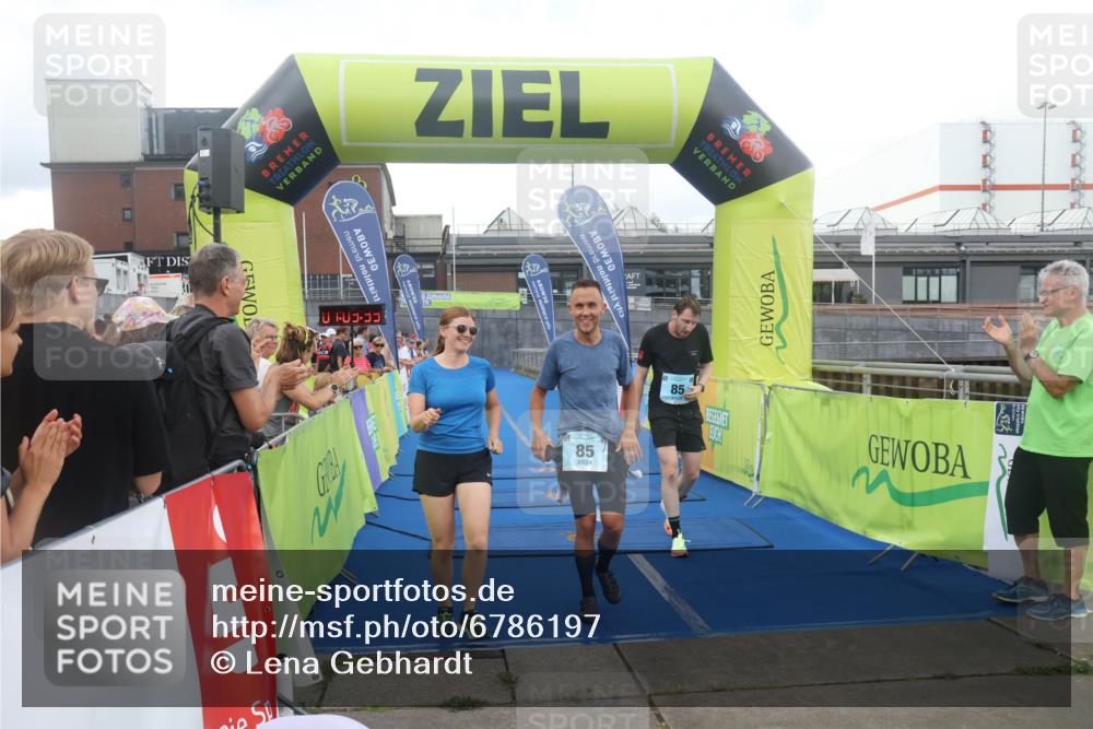 11.08.2024 - GEWOBA Citytriathlon Bremen Lena Gebhardt http://msf.ph/oto/6786197 11.08.2024 11:03:36 Ziel 85 meine-sportfotos.de