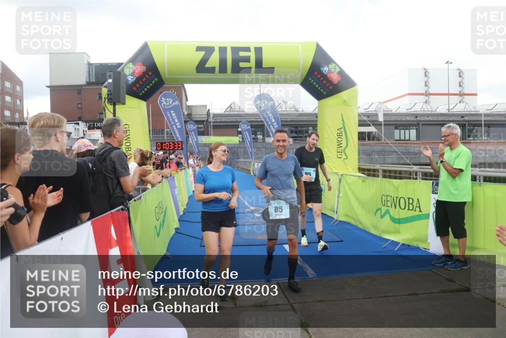 11.08.2024 - GEWOBA Citytriathlon Bremen Lena Gebhardt http://msf.ph/oto/6786203 11.08.2024 11:03:37 Ziel 85 meine-sportfotos.de