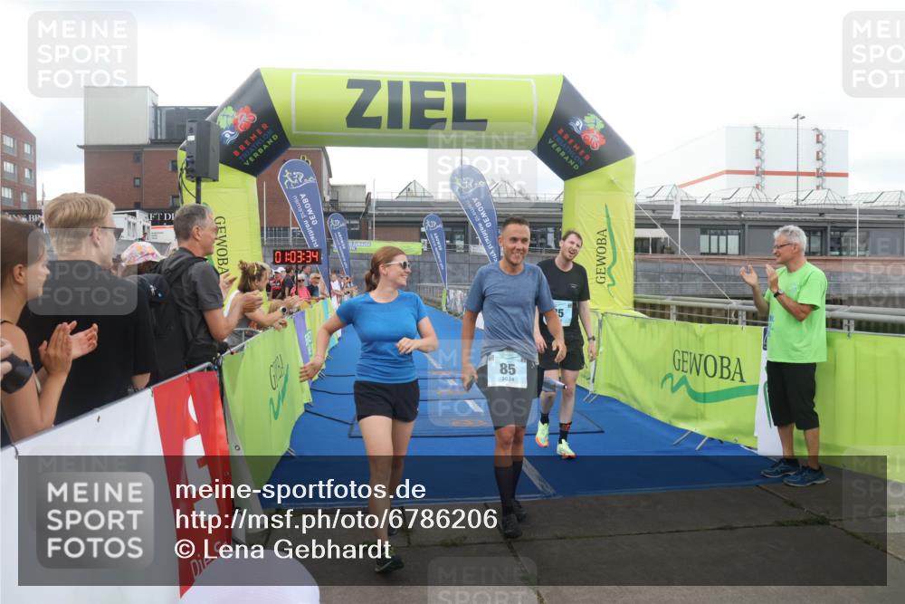 11.08.2024 - GEWOBA Citytriathlon Bremen Lena Gebhardt http://msf.ph/oto/6786206 11.08.2024 11:03:37 Ziel 85 meine-sportfotos.de