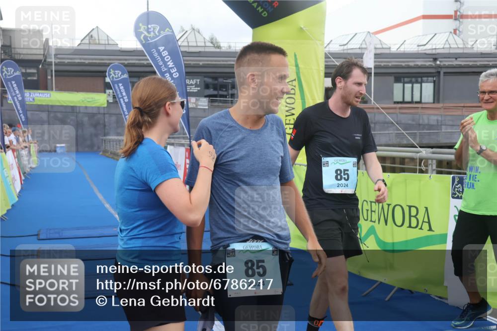 11.08.2024 - GEWOBA Citytriathlon Bremen Lena Gebhardt http://msf.ph/oto/6786217 11.08.2024 11:03:38 Ziel 85 meine-sportfotos.de
