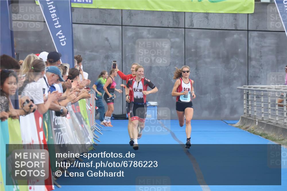 11.08.2024 - GEWOBA Citytriathlon Bremen Lena Gebhardt http://msf.ph/oto/6786223 11.08.2024 11:04:53 Ziel 46, 105 meine-sportfotos.de