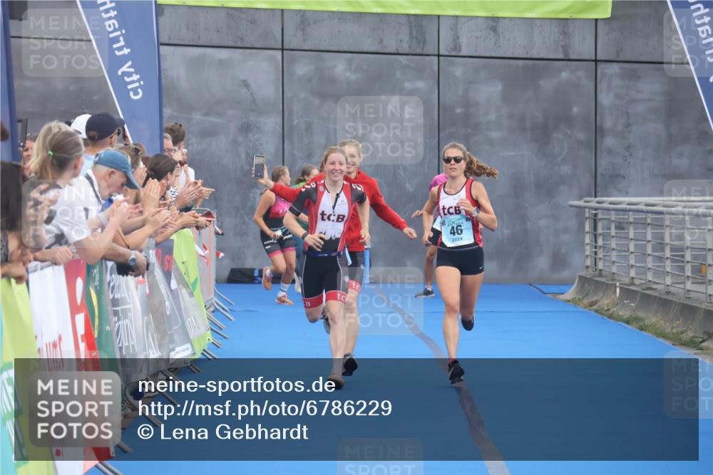 11.08.2024 - GEWOBA Citytriathlon Bremen Lena Gebhardt http://msf.ph/oto/6786229 11.08.2024 11:04:54 Ziel 46, 105 meine-sportfotos.de