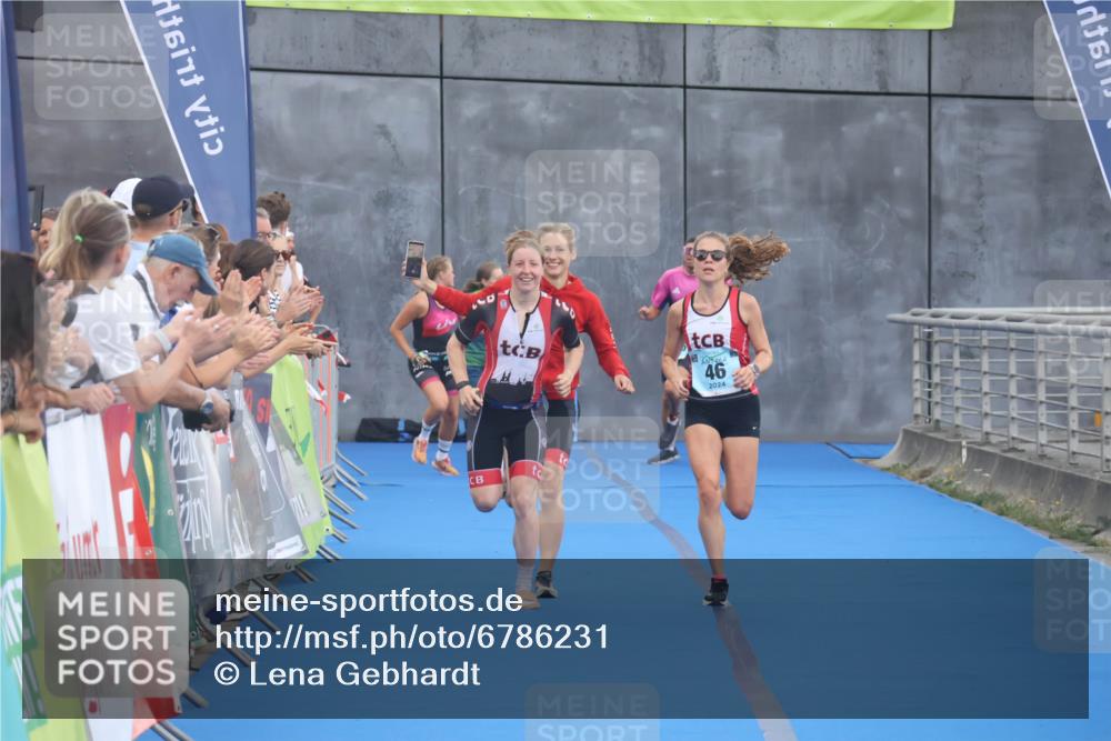 11.08.2024 - GEWOBA Citytriathlon Bremen Lena Gebhardt http://msf.ph/oto/6786231 11.08.2024 11:04:54 Ziel 46, 105 meine-sportfotos.de