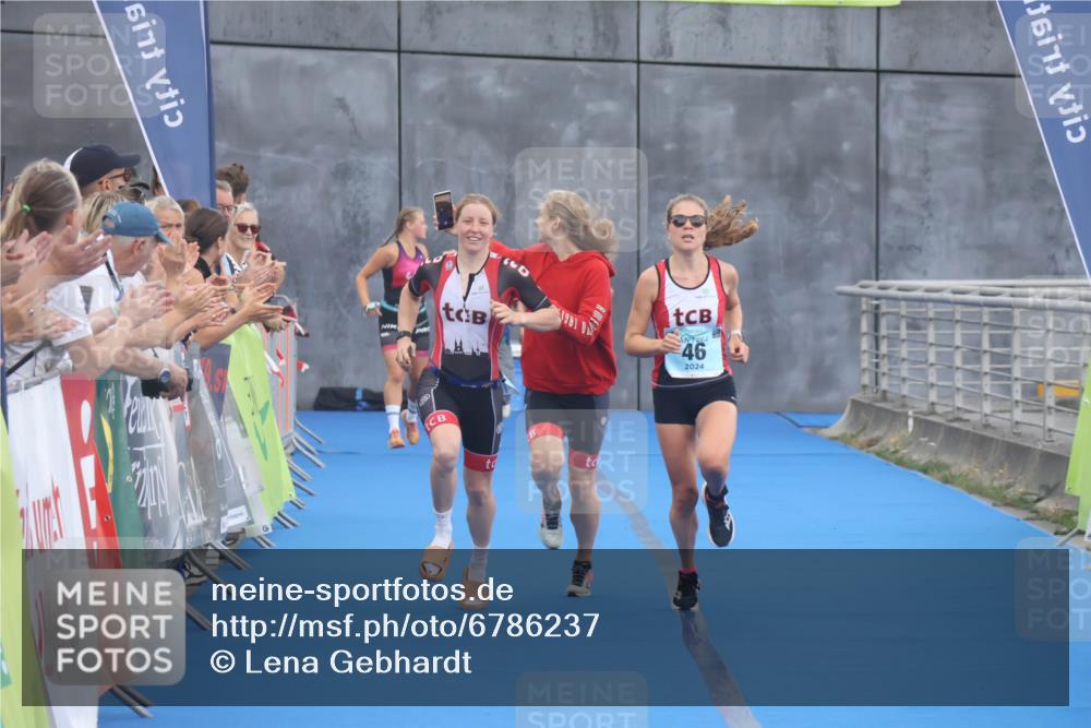 11.08.2024 - GEWOBA Citytriathlon Bremen Lena Gebhardt http://msf.ph/oto/6786237 11.08.2024 11:04:55 Ziel 46, 105 meine-sportfotos.de