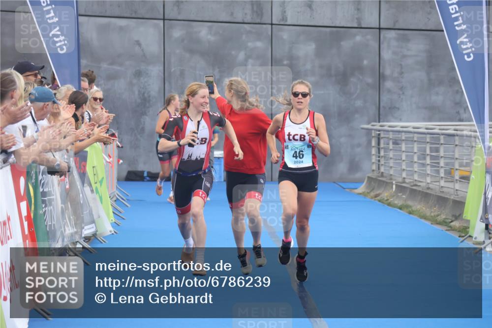 11.08.2024 - GEWOBA Citytriathlon Bremen Lena Gebhardt http://msf.ph/oto/6786239 11.08.2024 11:04:55 Ziel 46, 105 meine-sportfotos.de