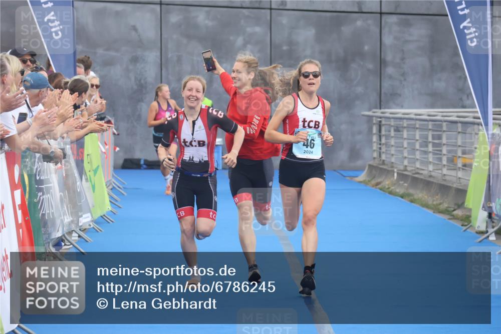 11.08.2024 - GEWOBA Citytriathlon Bremen Lena Gebhardt http://msf.ph/oto/6786245 11.08.2024 11:04:56 Ziel 46, 105 meine-sportfotos.de