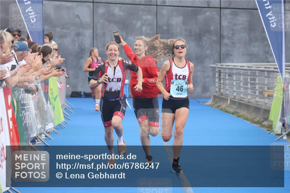 11.08.2024 - GEWOBA Citytriathlon Bremen Lena Gebhardt http://msf.ph/oto/6786247 11.08.2024 11:04:56 Ziel 46, 105 meine-sportfotos.de