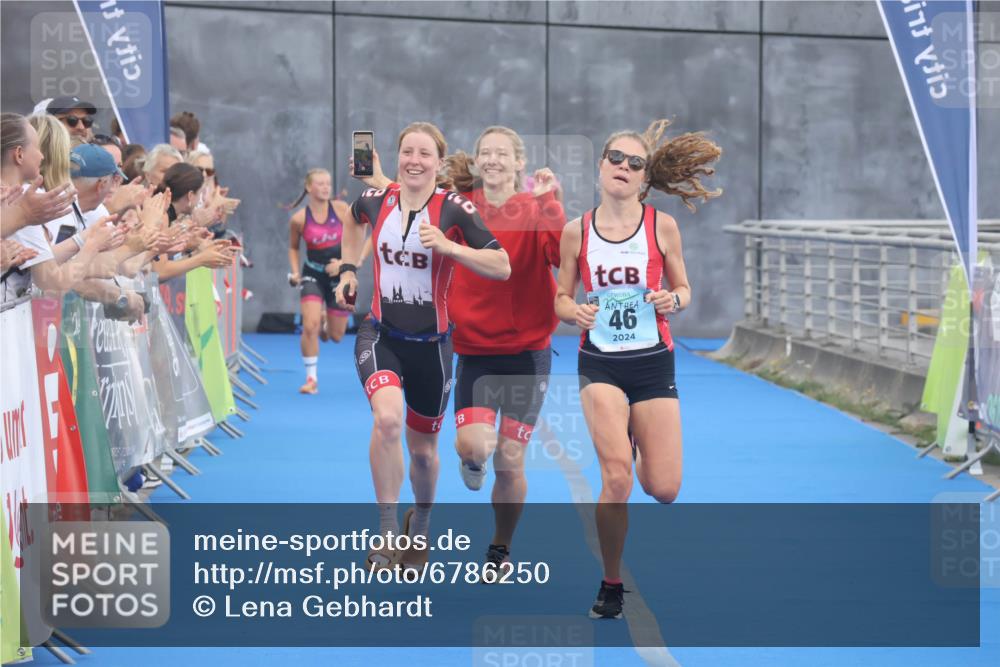 11.08.2024 - GEWOBA Citytriathlon Bremen Lena Gebhardt http://msf.ph/oto/6786250 11.08.2024 11:04:56 Ziel 46, 105 meine-sportfotos.de