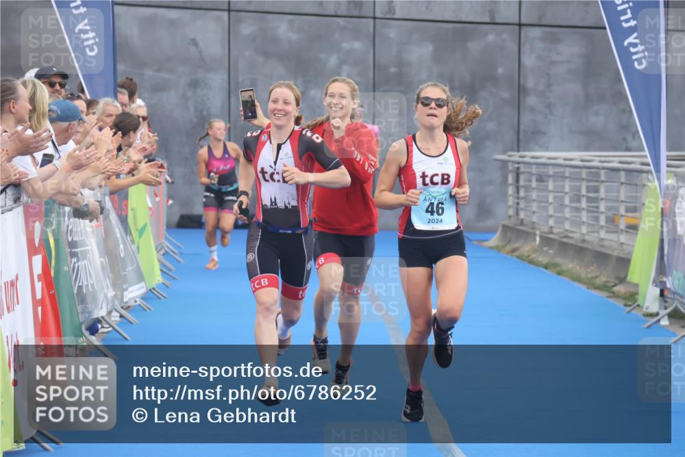 11.08.2024 - GEWOBA Citytriathlon Bremen Lena Gebhardt http://msf.ph/oto/6786252 11.08.2024 11:04:56 Ziel 46, 105 meine-sportfotos.de